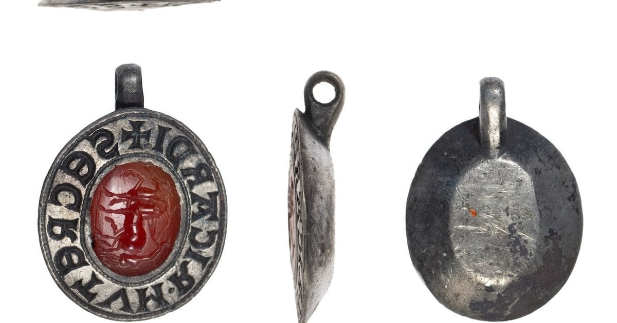 Середньовічний кулон. Фото: Colchester and Ipswich Museum Service