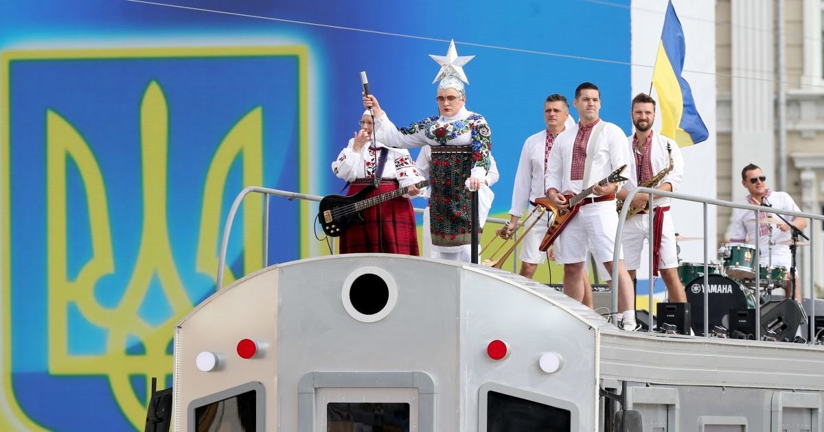 У Зеленского заявили, что артисты на попурри в День Независимости выступили бесплатно