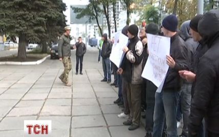 В Днепропетровске военкомате опровергли слухи о вручении повесток на избирательных участках