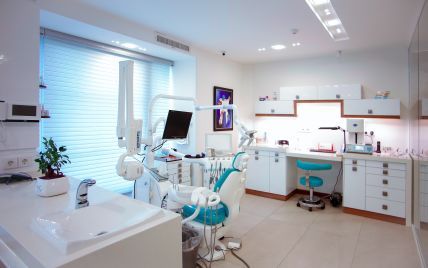 Від стоматолога - на операційний стіл: на Рівненщині дитина другий тиждень перебуває у реанімації після видалення зуба