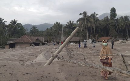 Кількість жертв виверження вулкана в Індонезії зросла до 13, постраждалих вже понад пів сотні