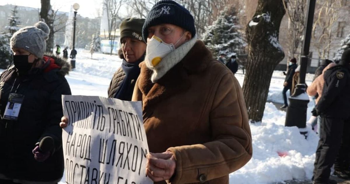 Штурм міськради, блокування траси і привітання Зеленському: як у регіонах України протестують проти підвищення тарифів