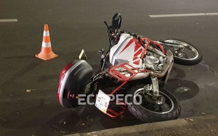 У Києві мотоцикліст на смерть збив людину