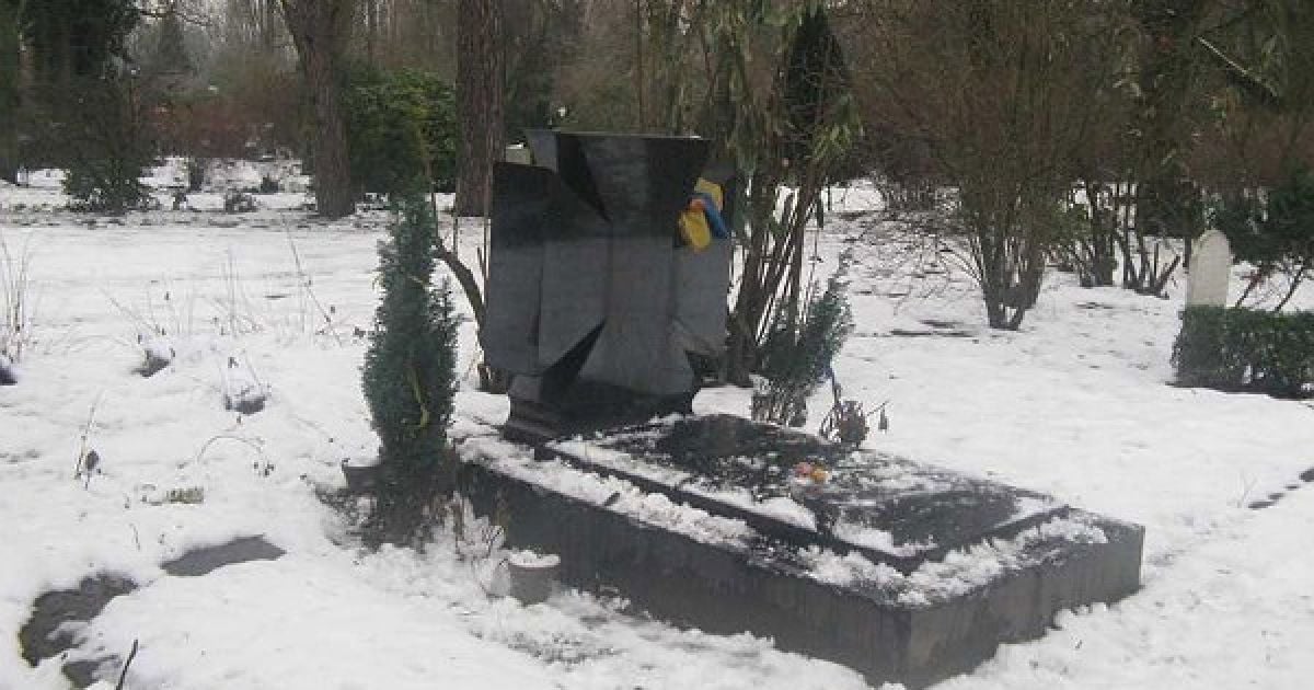 У Нідерландах можуть ексгумувати останки першого голови ОУН Коновальця