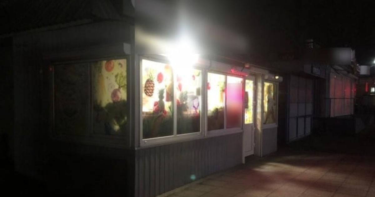 Приставил к шее женщины часть разбитой бутылки: под Киевом мужчина совершил нападение на магазин