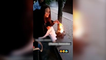 "Он не мой": в Каменском девушка сожгла флаг Украины под смех друзей