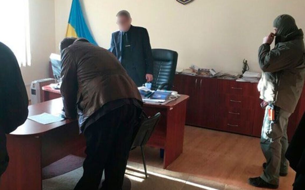 Голова райсуду та адвокат погоріли на хабарі у 3,5 тисячі доларів / © Прес-служба МВС України