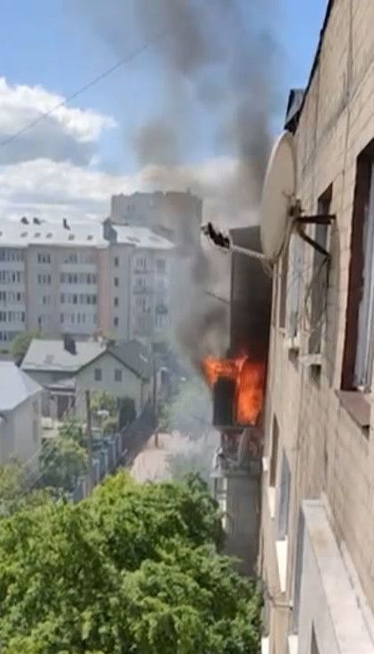 Шесть человек эвакуировали из горящего пятиэтажки во Львове
