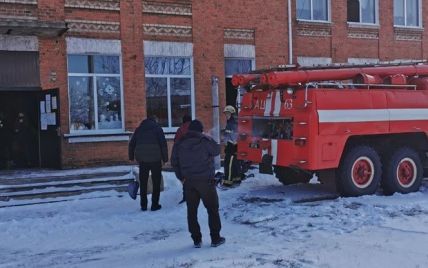 Дети остались без одежды: под Харьковом в школе горела раздевалка