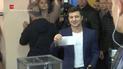 Зеленский проголосовал и показал заполненный бюллетень