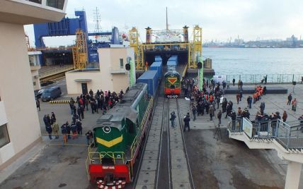 Первый грузовой поезд новым "Шелковым путем" в обход России достался с Украины до границы Китая