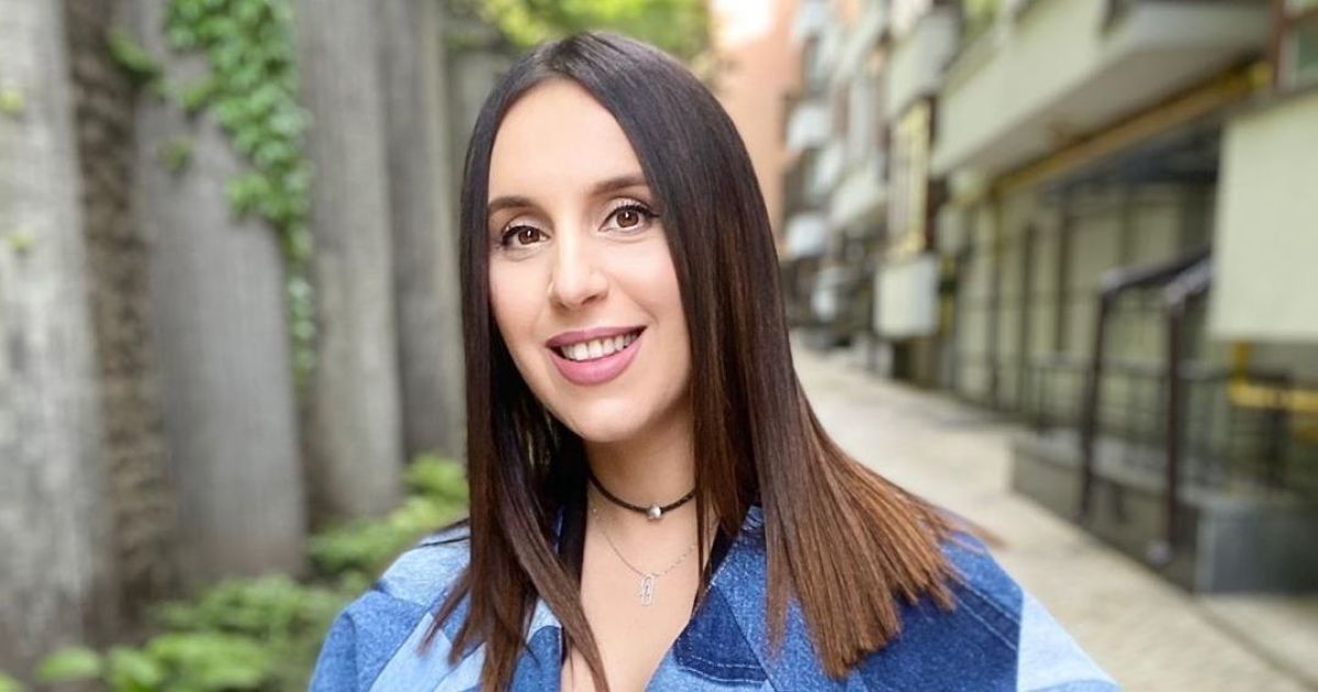 Джамала на последних неделях беременности полакомилась фруктами в бассейне