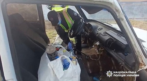 Правоохранители собирают вещественные доказательства с места преступления / © Национальная полиция Украины