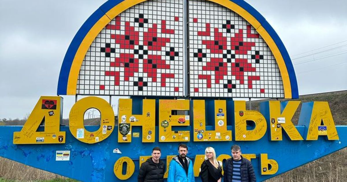 Команда Благодійного фонду молодіжної ініціативи «Надія» передала медичні монітори прифронтовим лікарням Донеччини