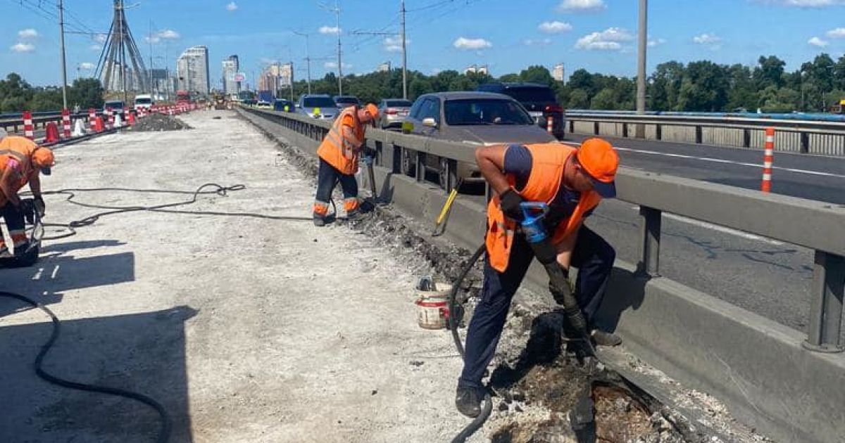 У Києві по п’яти мостах фактично не можна їздити