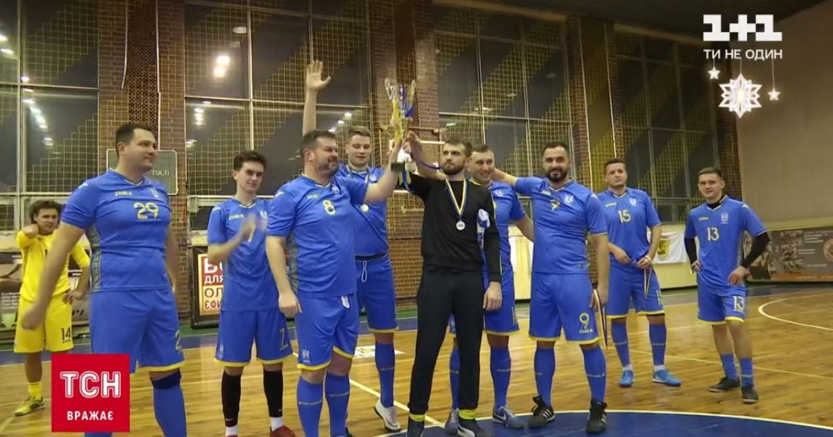 Спортсмены и политики устроили благотворительный турнир по мини-футболу для детей-переселенцев