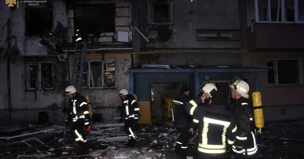 В Кропивницком в многоэтажке раздался мощный взрыв: повреждены 74 квартиры, есть погибший и пострадавшие