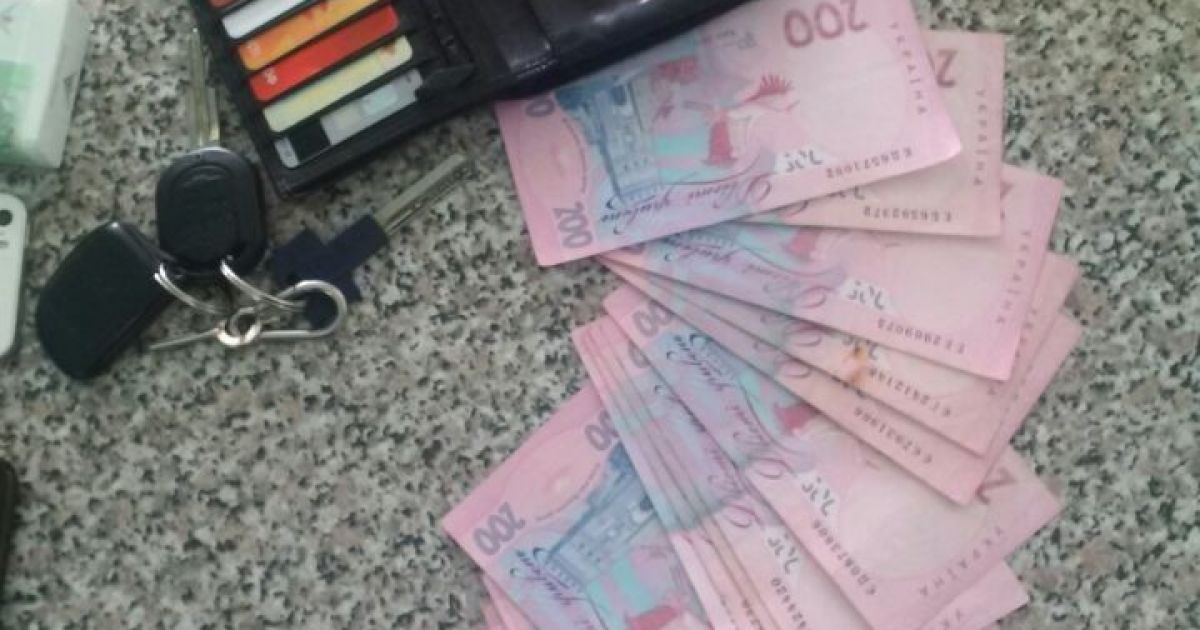 Одержані від клієнтів гроші ділок віддавав "керівництву "ДНР" / © СБУ