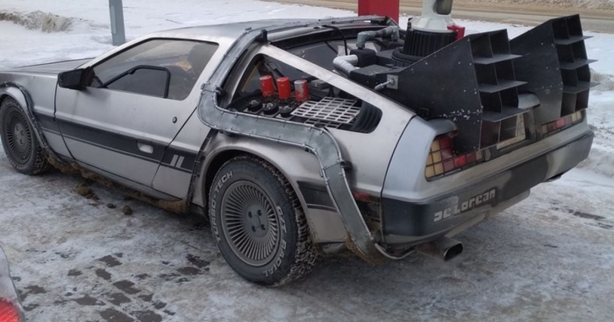 Копию DeLorean из "Назад у будущее" засняли на шоссе в России