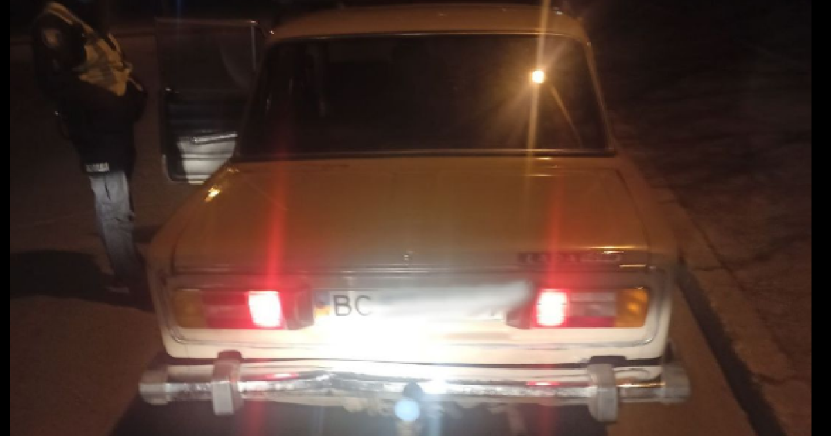 Во Львове задержали пьяного водителя, который вместо документов показал полиции колбасу: подробности и фото