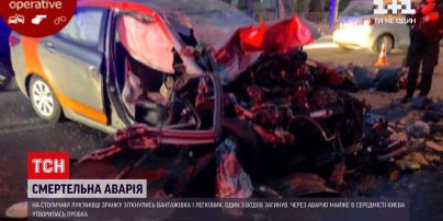 Новини України: на столичній Лук'янівці зіткнулись легковик і вантажівка