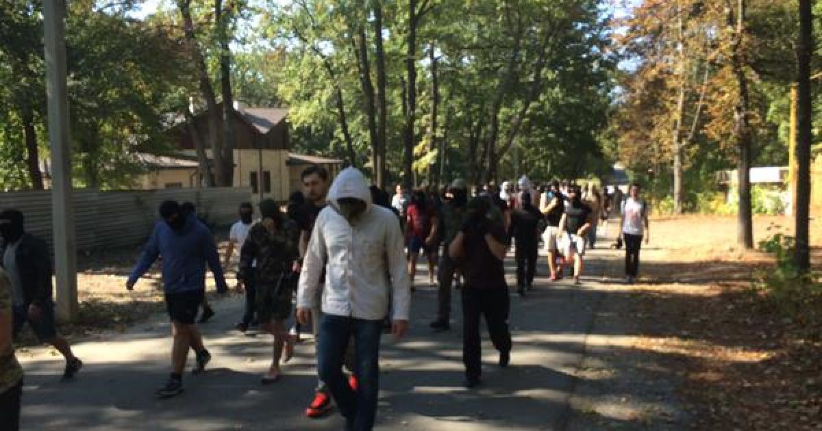 Неизвестные напали на дом Добкина: закрашенное окно, пиротехника и &laquo;новый адрес&raquo; / © twitter.com/itsector