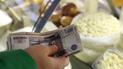 Россияне признались, на чем экономят из-за кризиса