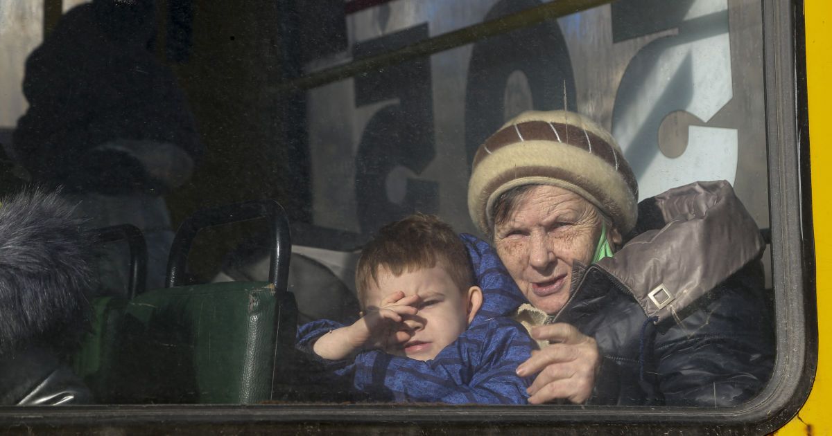 "Россия делает все, чтобы ввести войска": что говорят в Сети жители Донбасса об обострении ситуации на востоке