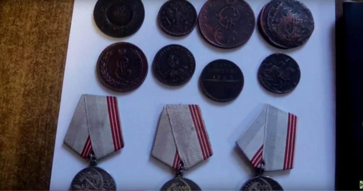 У Запоріжжі прикордонники вилучили в іноземця старовинні монети