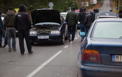 На границе со Словакией отменили упрощенный въезд для авто с иностранными номерами