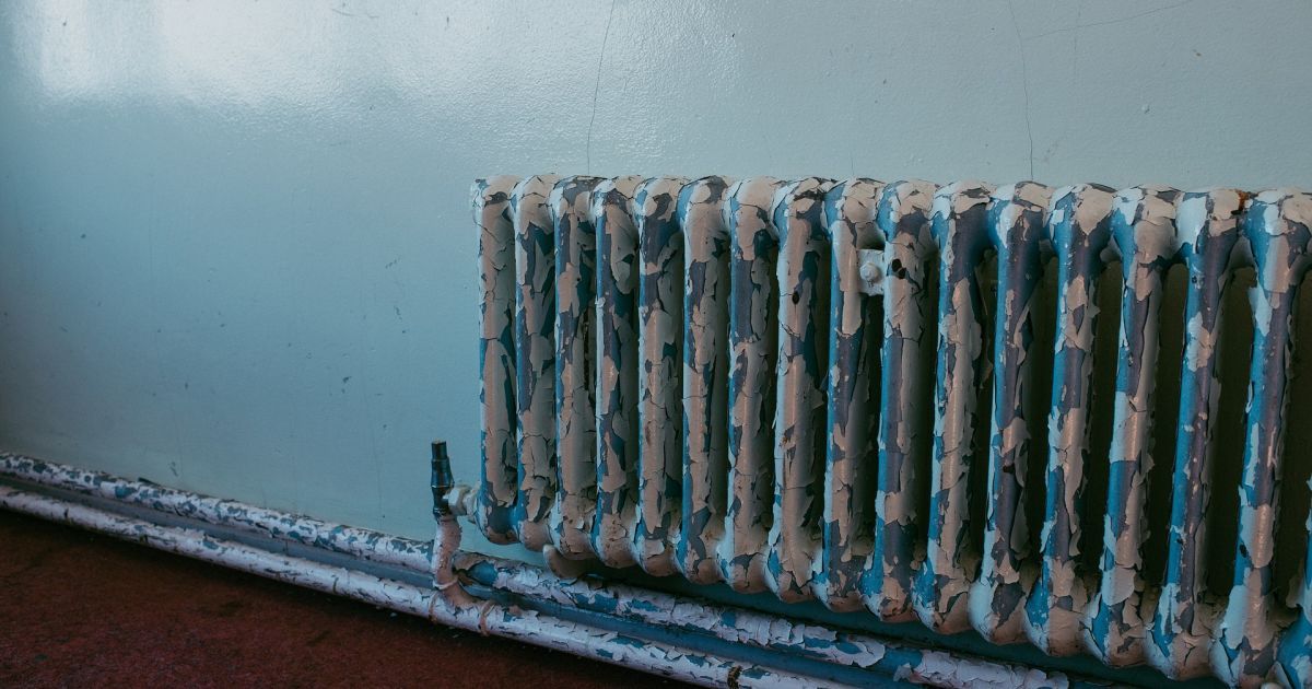 Экономили на коммунальных услугах: в Тернопольской области замерзли до смерти мать и сын