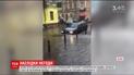 Через короткочасну зливу центр та спальні райони Львова захлинулися водою