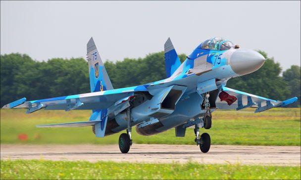 Украинский истребитель Су-27 оказался в небе Румынии: реакция Бухареста (видео)