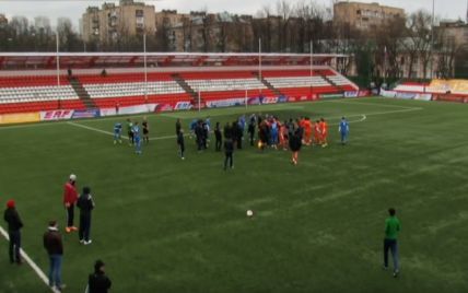 Чеченские футболисты до крови избили соперника во время матча