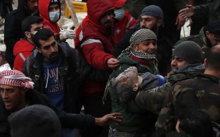 Смертоносное землетрясение в Турции и Сирии унесло жизни более 7700 жертв