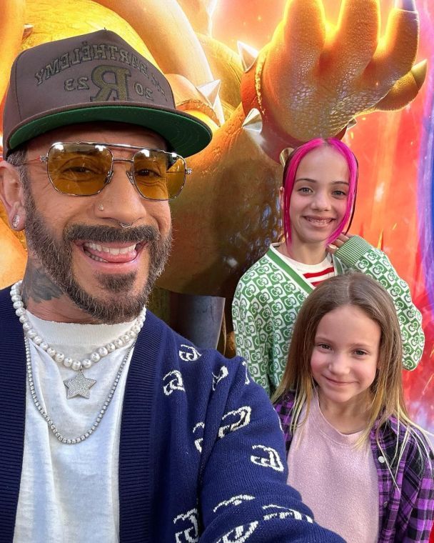Эй Джей Маклин с дочками / © instagram.com/aj_mclean