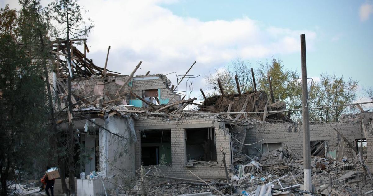 Оккупанты сбросили авиабомбу на Дарьевскую общину в Херсонской области.