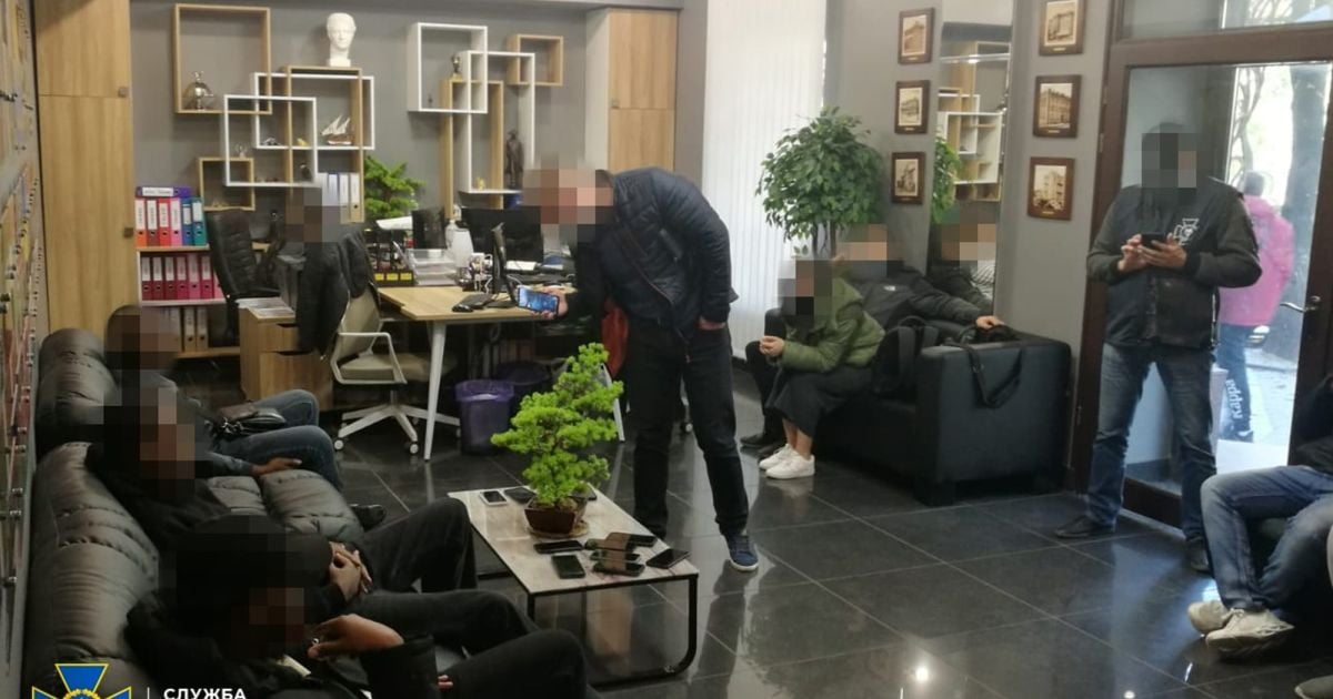 СБУ викрила в Дніпропетровській області схему легалізації іноземців з країн підвищеного терористичного ризику