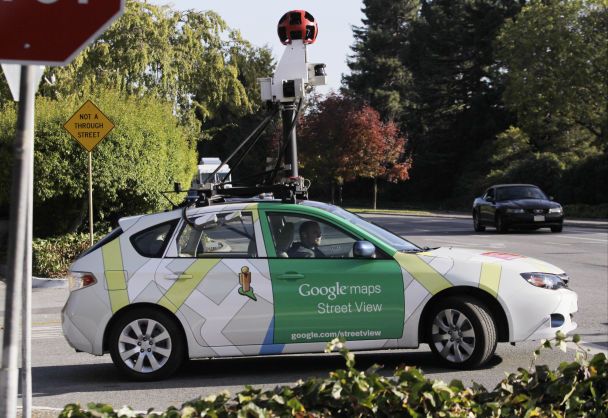 Мужчина попал голышом на Google Street View и подал в суд: какой результат