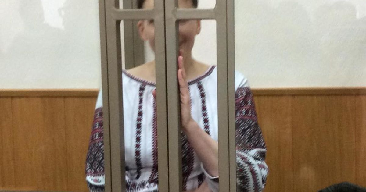 Савченко надела аутентичный национальный костюм, который ей привезла сестра Вера / © Фото Валентины Мудрык/ТСН