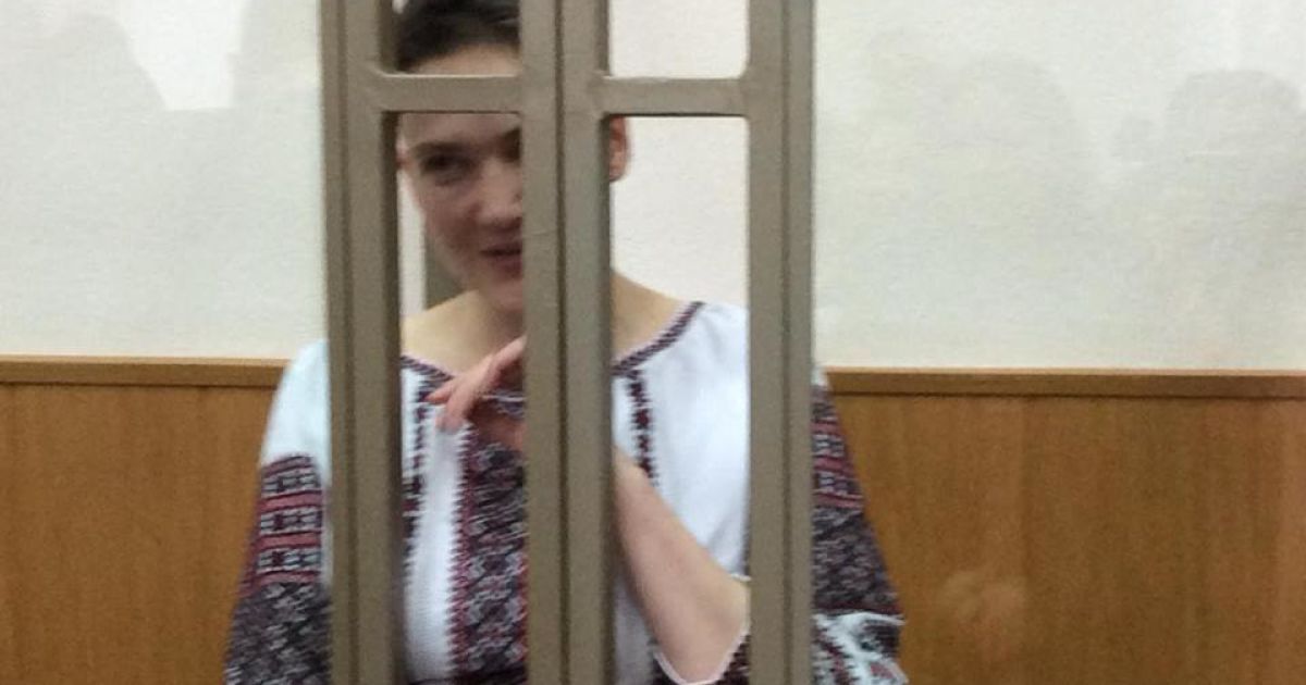 Савченко надела аутентичный национальный костюм, который ей привезла сестра Вера / © Фото Валентины Мудрык/ТСН