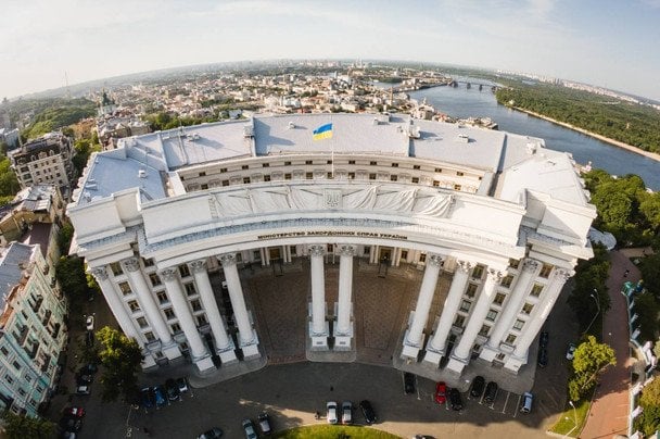 Вперше з часів Другої світової: ракетна атака РФ пошкодила будівлю МЗС України