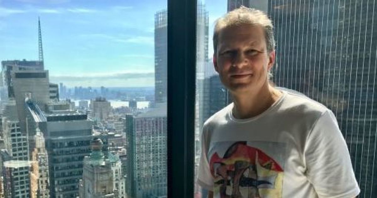 Фронтмен рок-гурту "Ноль" емігрує з Росії через "Свідків Ієгови"