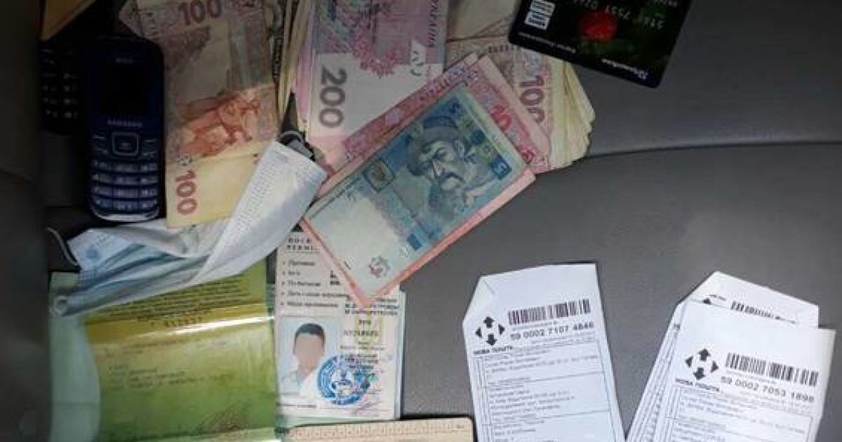 Кіберполіція викрила шахраїв, які під виглядом продажу техніки видурили в українців понад 1 млн грн