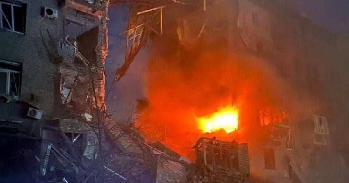 В результате ракетной атаки в Запорожье снова разрушен многоэтажный дом: есть пострадавшие