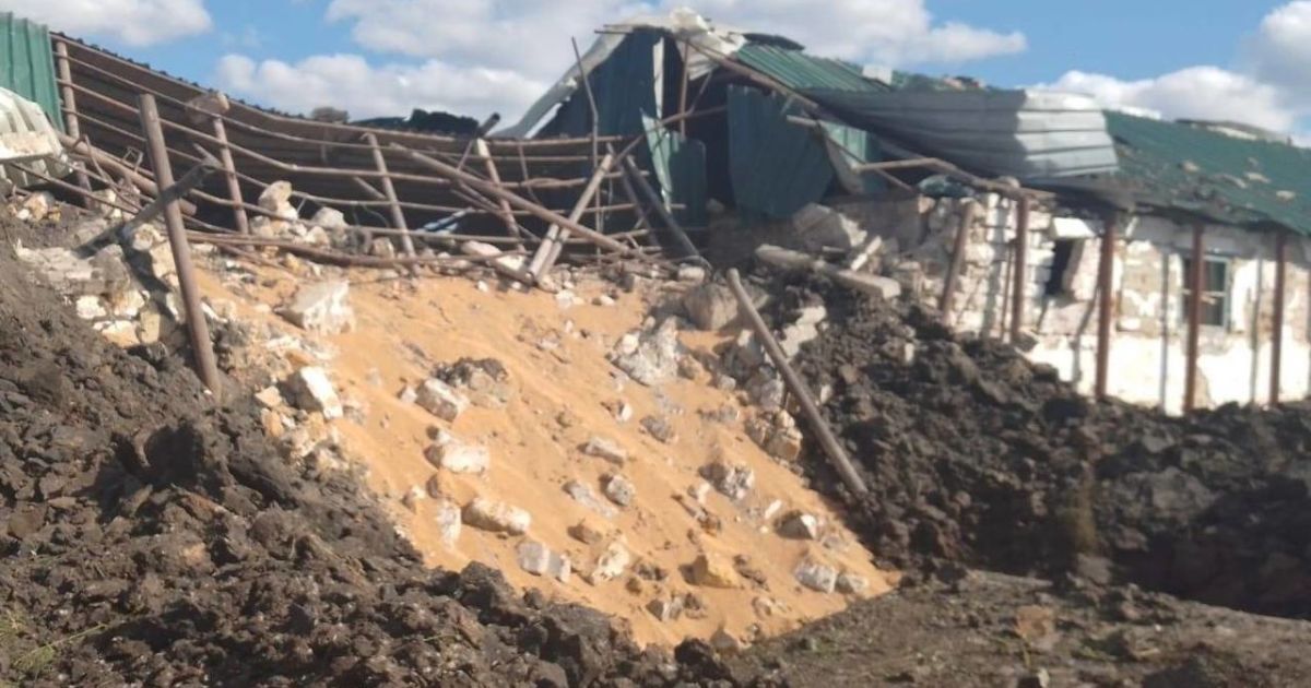 Российские оккупанты в очередной раз ударили ракетами по Днепропетровщине: есть разрушения