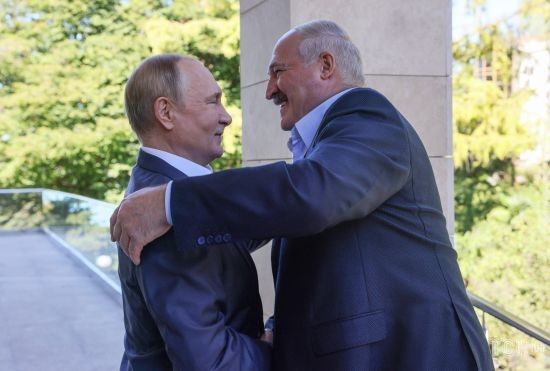 "Володю, скажи, а ти скільки жити збираєшся": Лукашенко потролив Путіна за ядерні погрози