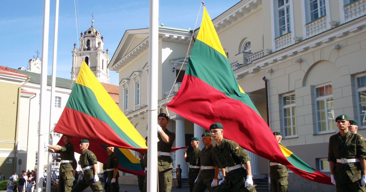 Литва запретила въезд почти полсотни гражданам РФ по "закону Магнитского"