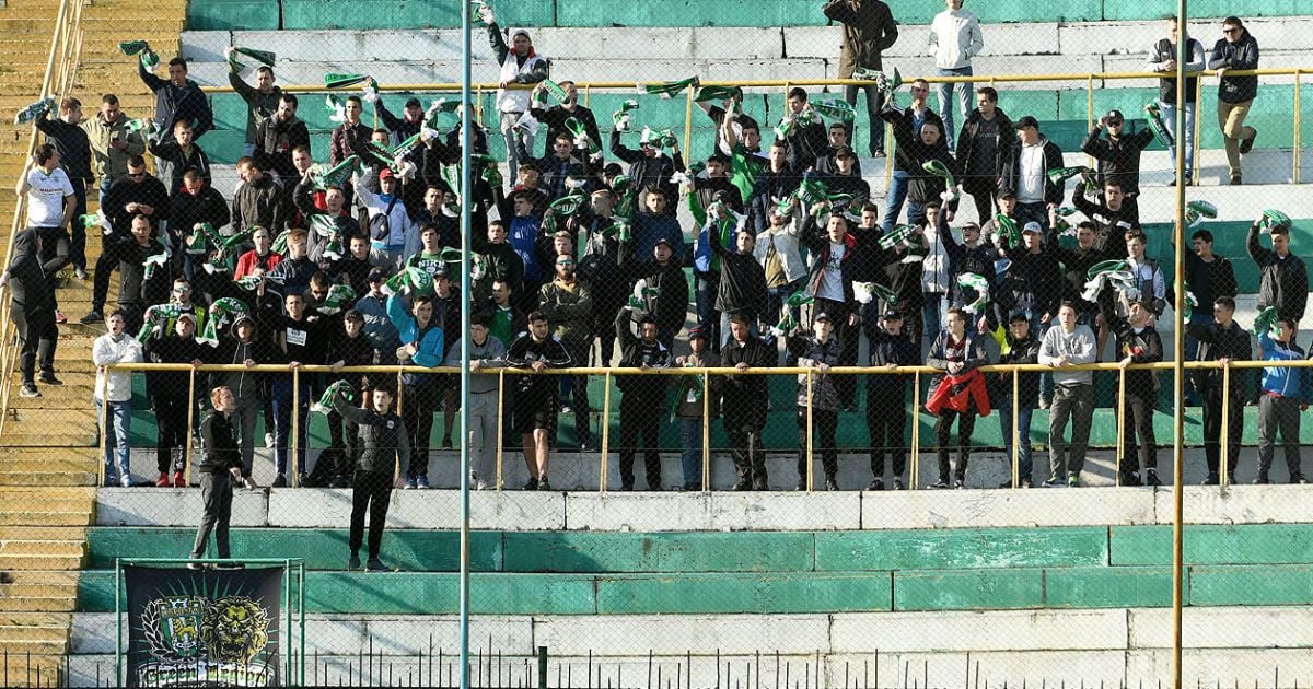 "Ми завалимося в роздягальню, дамо їм п*зди". Фанати "Карпат" розгнівалися поразкою в чемпіонаті
