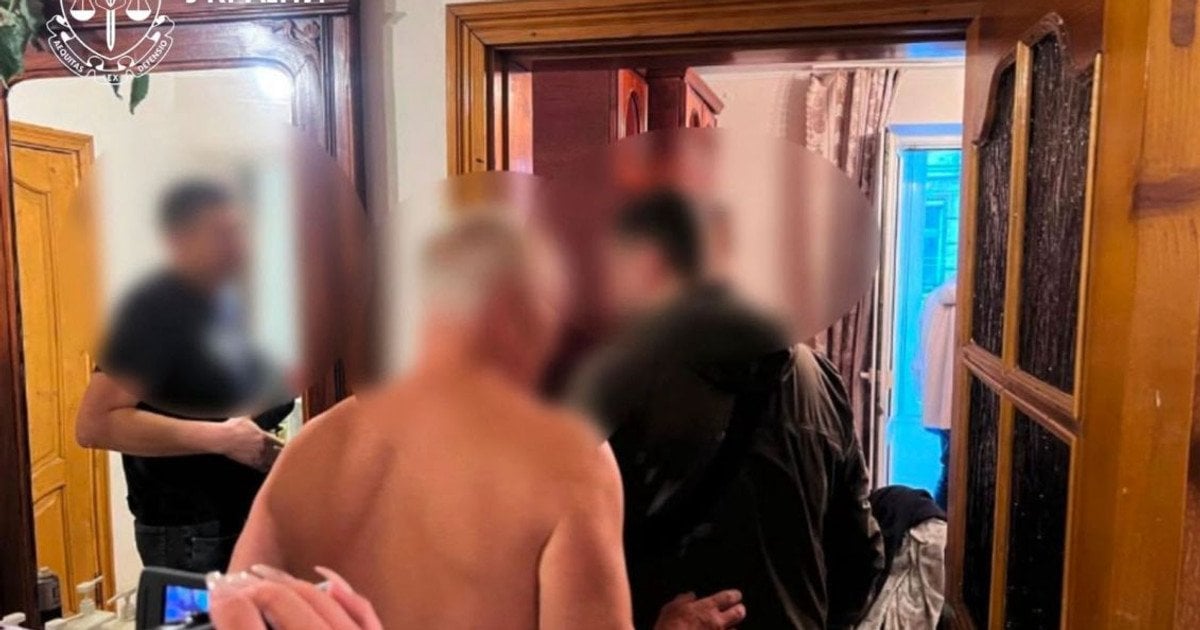 На Прикарпатті заарештували 65-річного чоловіка за насильство над малолітніми